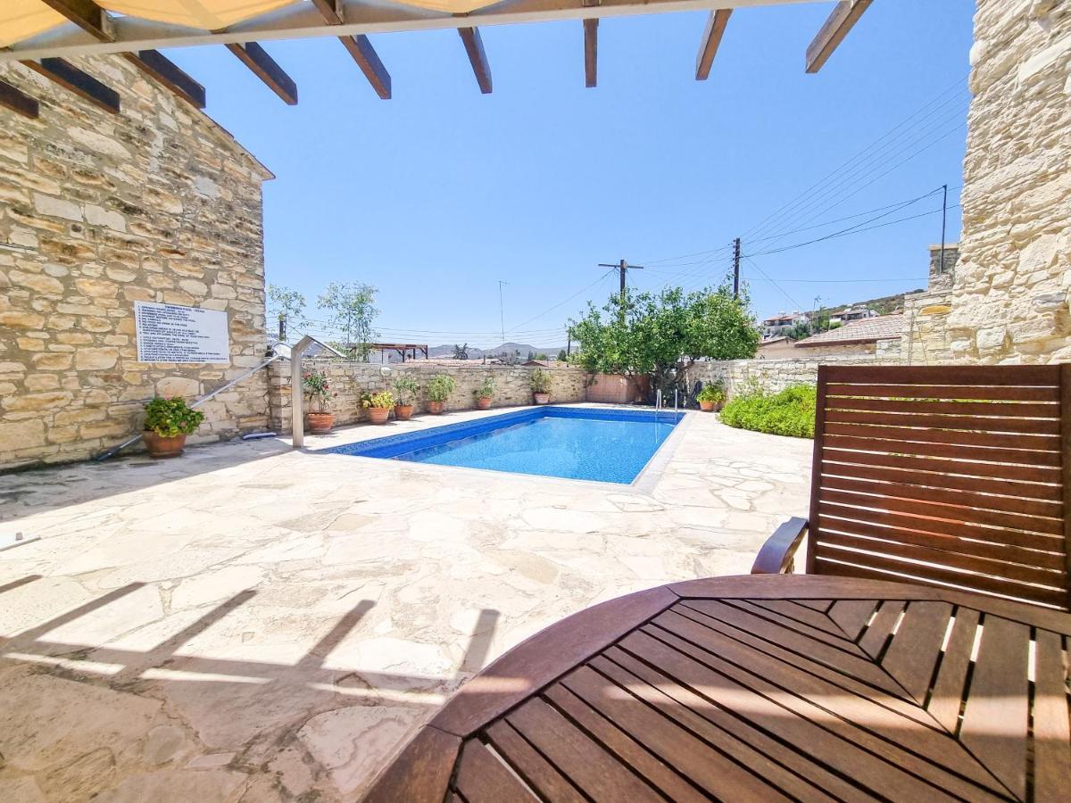 Poolside Escape Studio In Skarinou Village With Pool Facilities Bagian luar foto